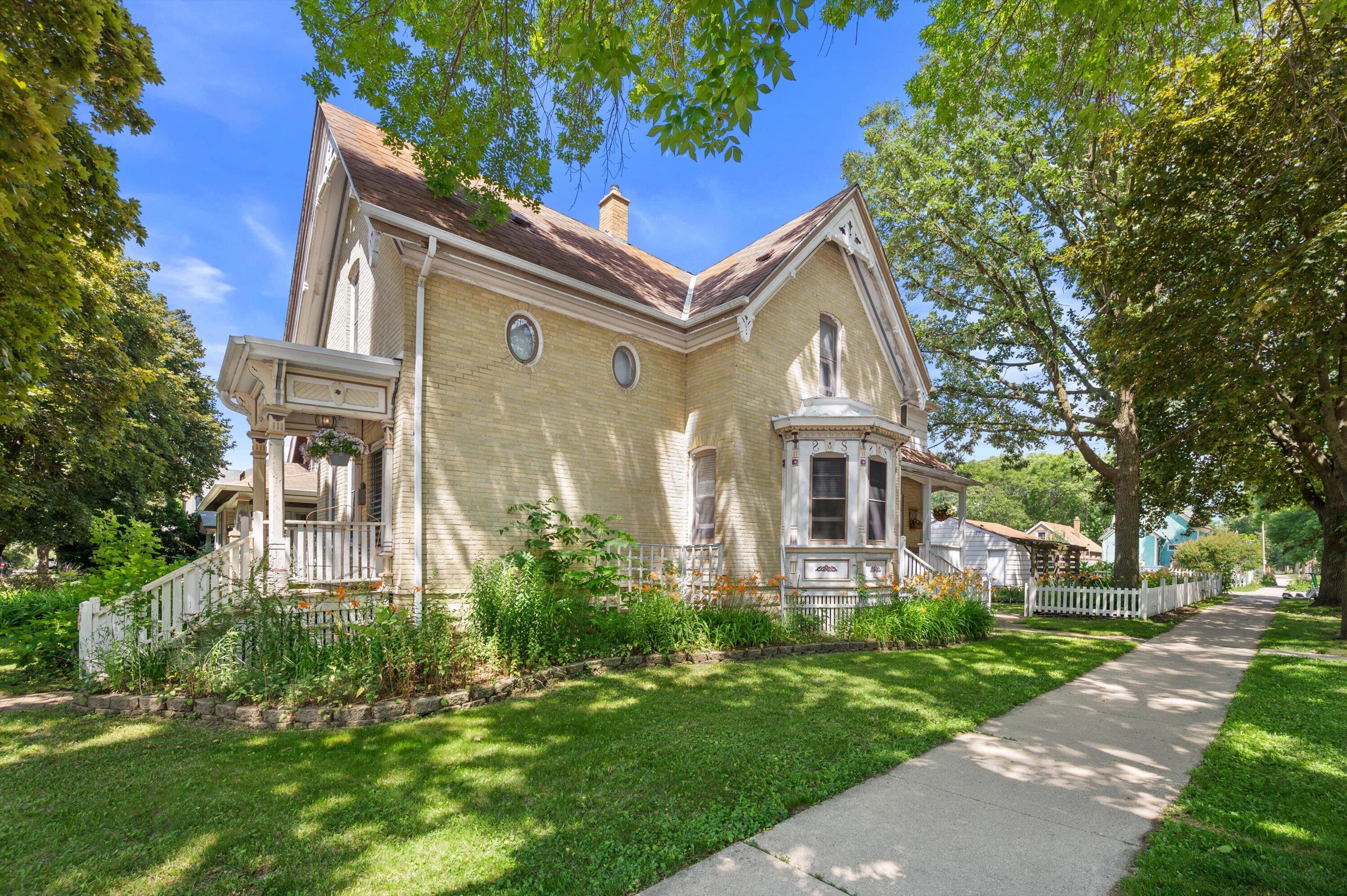 3174 South Herman Street Milwaukee, WI 53207 - Photo 2 of 25 So much charm!