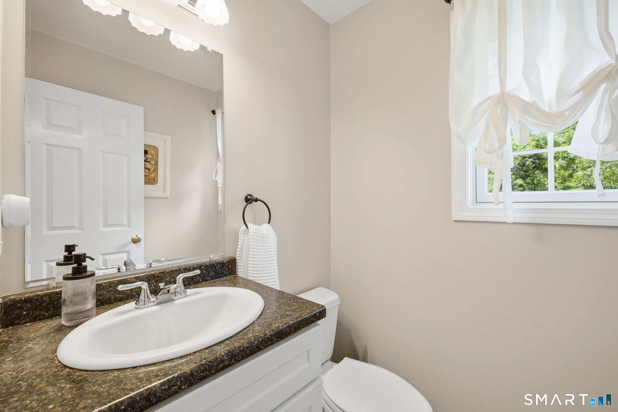 314 South Center Street Windsor Locks, CT 06096 - Photo 28 of 39