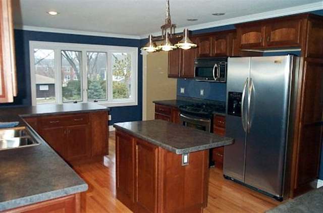3224 Middle Road Davenport, IA 52803 - Photo 5 of 12 Gallery Image 5