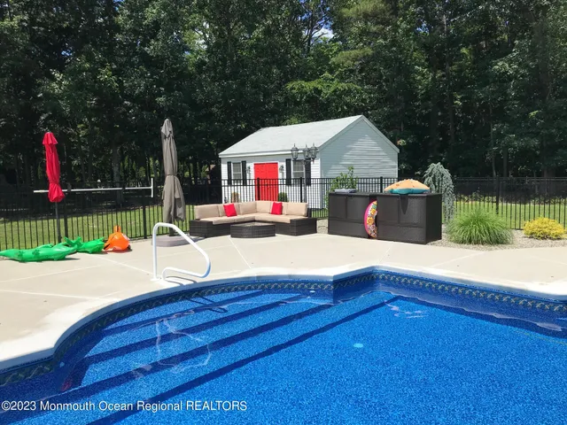 $1,025,000 | 6 Scottsdale Court, Jackson, NJ 08527