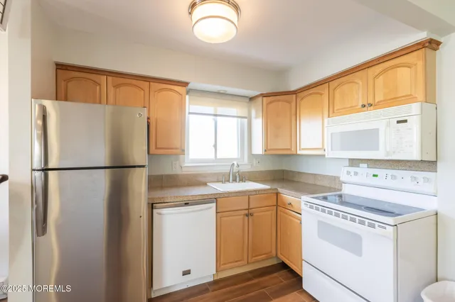 $2,200 | 1382 Ocean Avenue, Unit A9, Sea Bright, NJ 07760