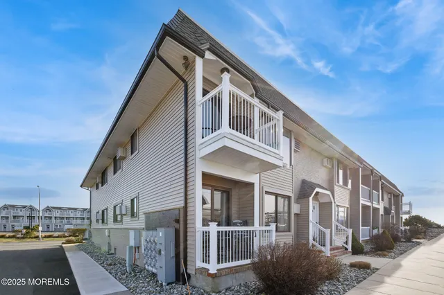 $2,200 | 1382 Ocean Avenue, Unit A9, Sea Bright, NJ 07760