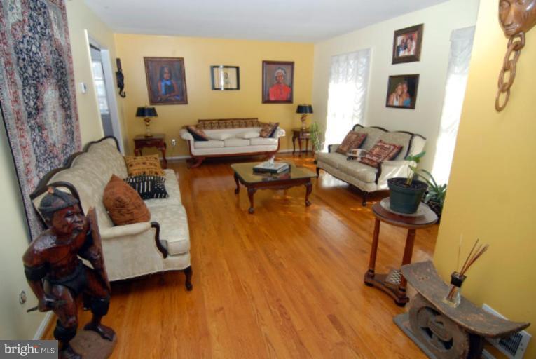 11912 Callow Terrace Laurel, MD 20708 - Photo 3 of 29 Living Room