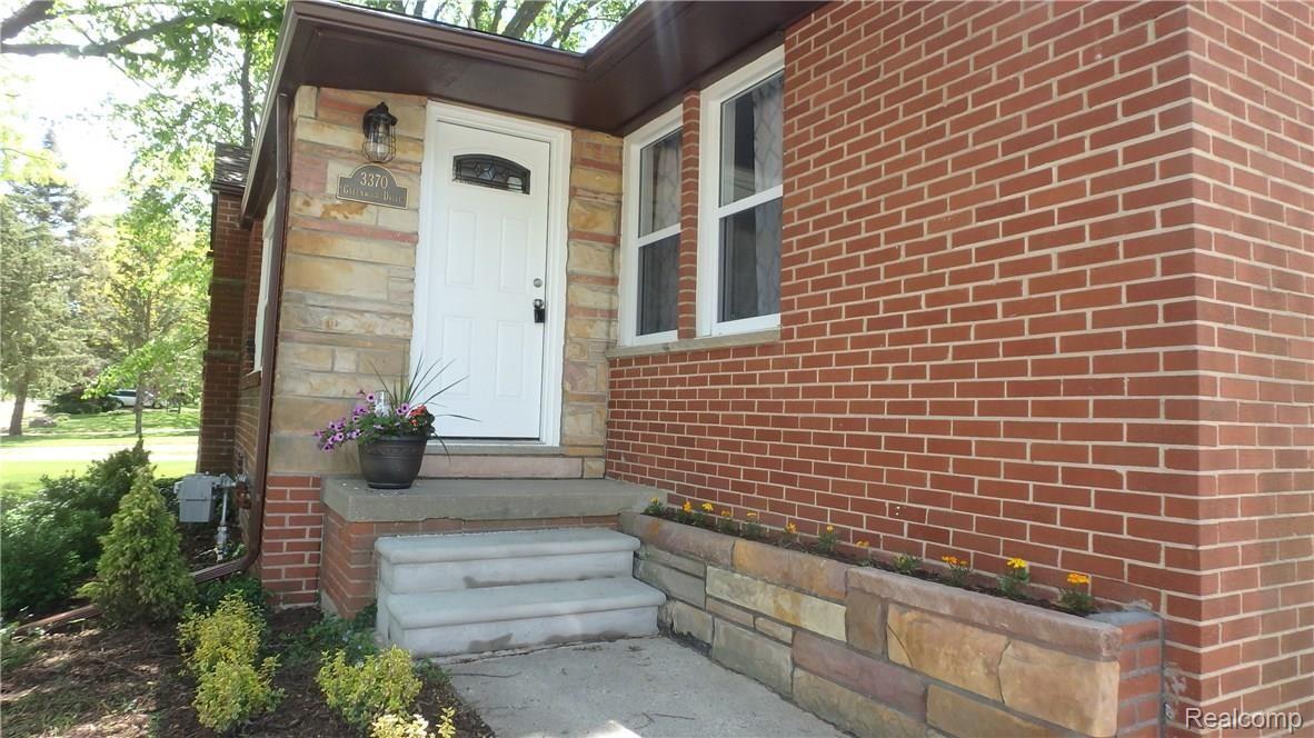 3370 Greenwood Street Rochester, MI 48309 - Photo 3 of 21 Front entrance