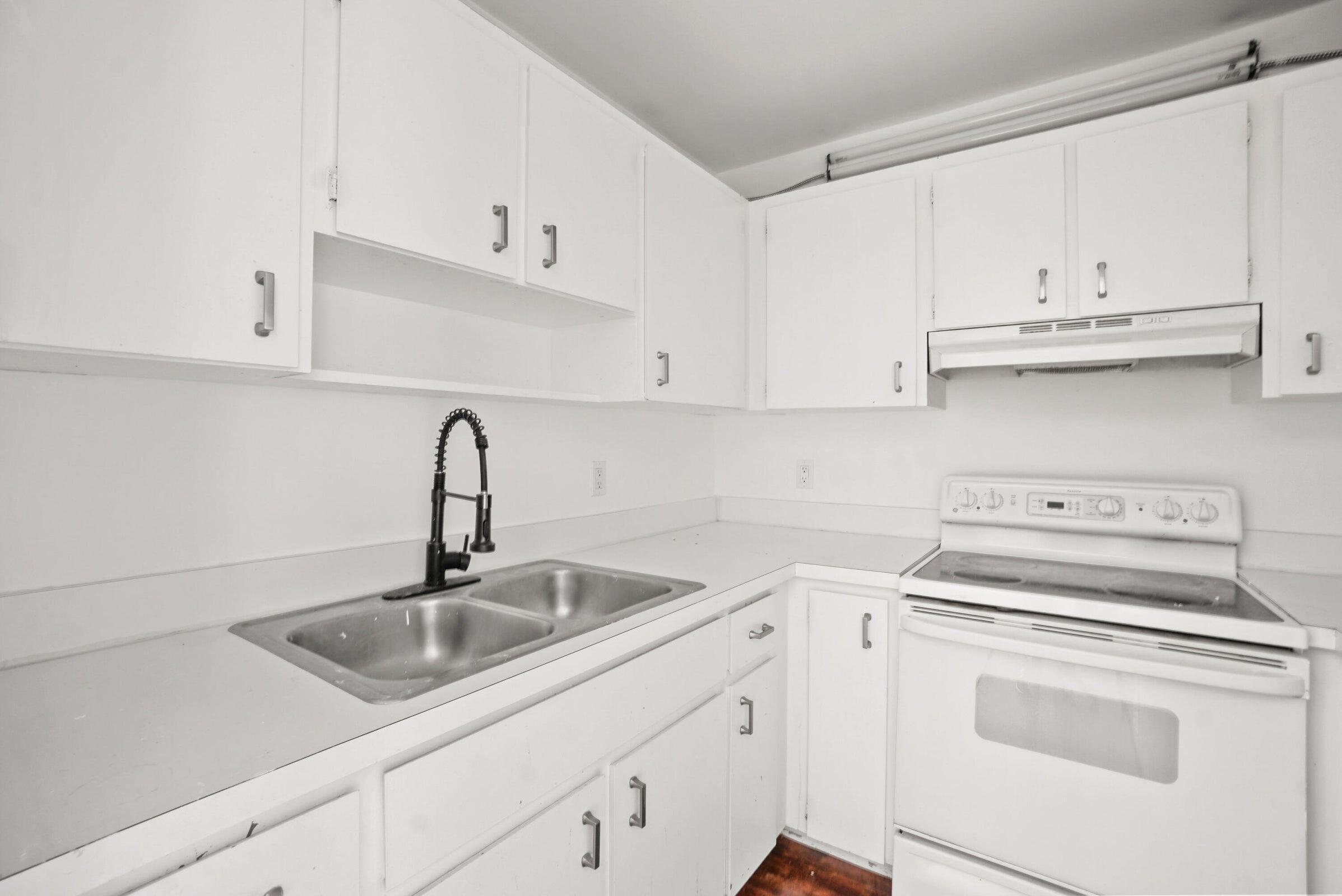 12056 Ellison Wilson Road North Palm Beach, FL 33408 - Photo 4 of 14 Kitchen