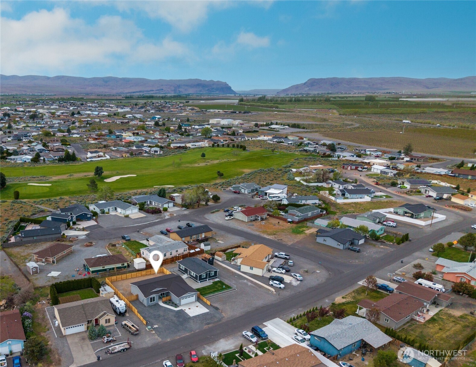 334 Spring Circle Mattawa, WA 99349 - Photo 33 of 40 a view of a city with a lake