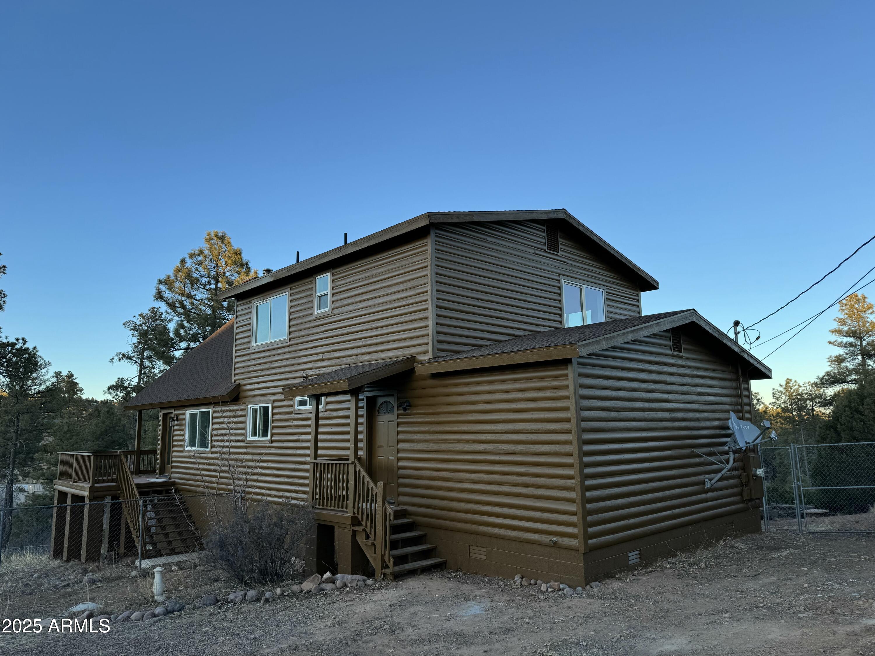 847 Wilderness Trail Show Low, AZ 85901 - Photo 8 of 30 a front view of a house with a yard