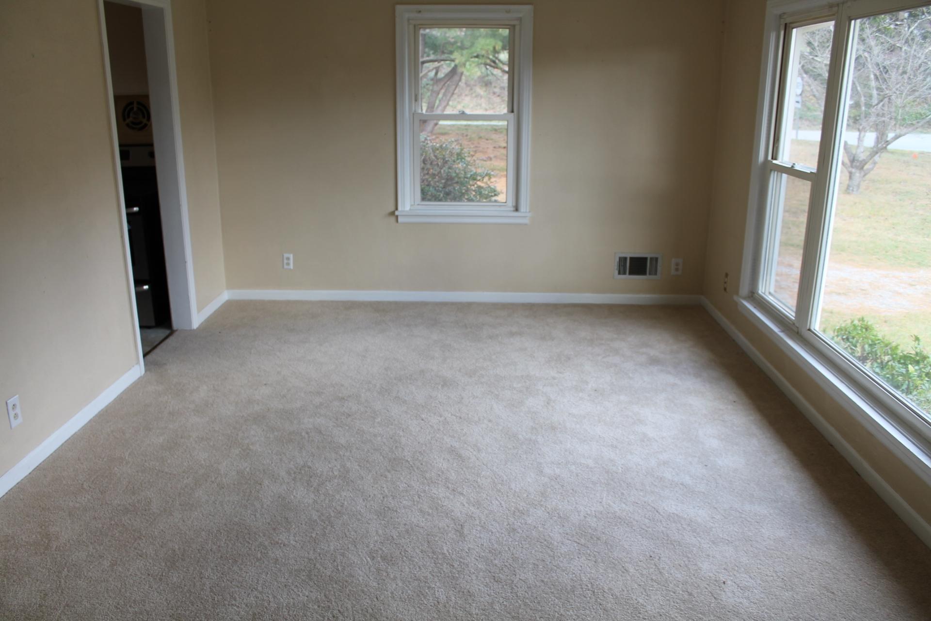6552 Wendover Road Roanoke, VA 24019 - Photo 9 of 21 IMG_5327