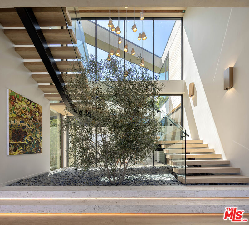 1104 North Tigertail Road Los Angeles, CA 90049 - Photo 11 of 27