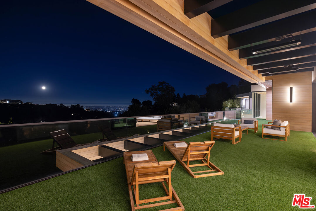 1104 North Tigertail Road Los Angeles, CA 90049 - Photo 25 of 27 a view of a chairs and table in patio