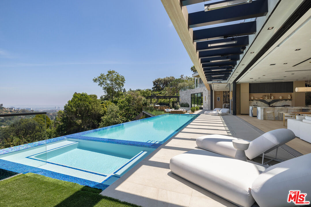 1104 North Tigertail Road Los Angeles, CA 90049 - Photo 8 of 27 a view of a patio with couches and a table
