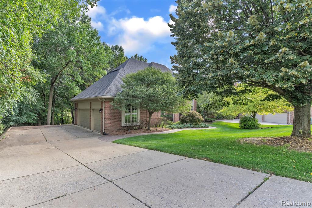 1691 Spring Creek Drive Rochester Hills, MI 48306 - Photo 2 of 78