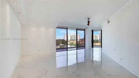 $400,000 | 19707 Turnberry Way, Unit 8B, Aventura, FL 33180