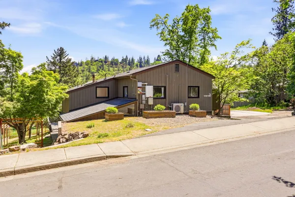 $599,000 | 34 Scenic Drive, Ashland, OR 97520