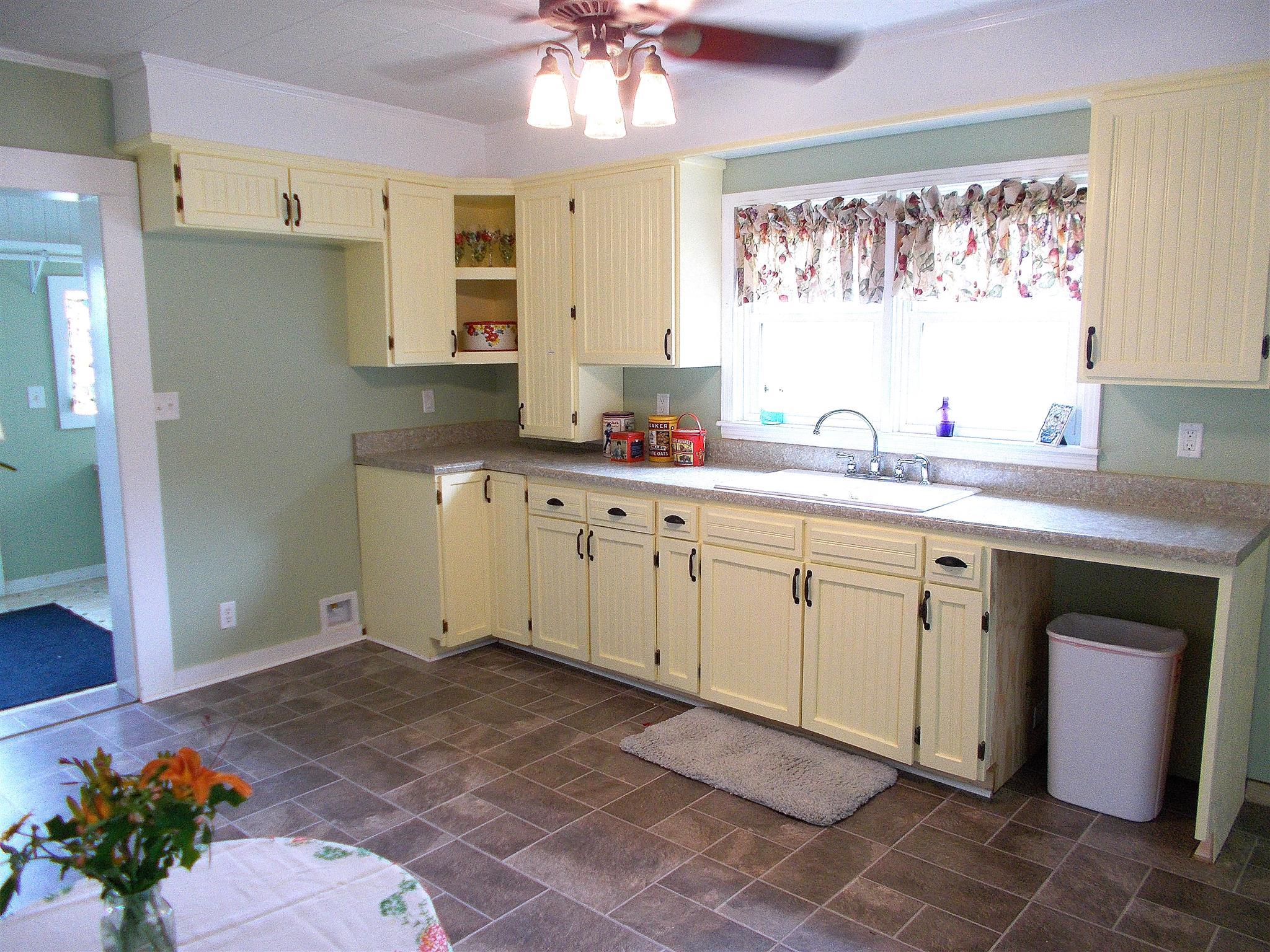 1098 Old Stage Road Dickson, TN 37055 - Photo 16 of 30 Gallery Image 16