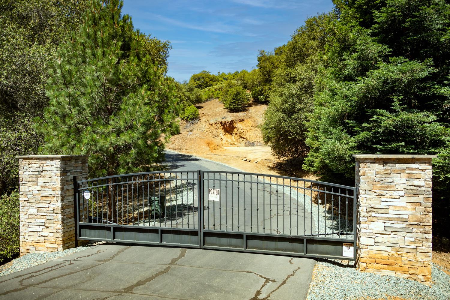11051 Upper Previtali Road Jackson, CA 95642 - Photo 2 of 67 WELCOME TO 11051 UPPER PREVITALI. YOU SHARE THE GATED ENTRANCE WITH 1 OTHER RESIDENT.