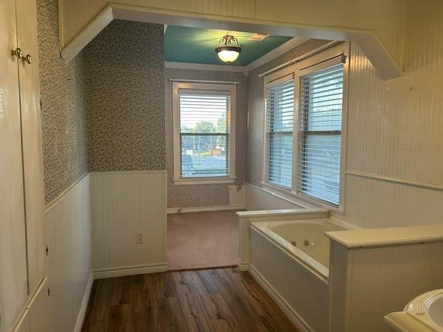 1007 North Center Street Bonham, TX 75418 - Photo 26 of 37 Main bathroom