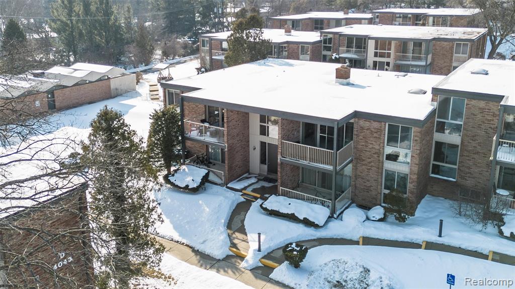 4045 West Maple Road, Unit C101 Bloomfield Hills, MI 48301 - Photo 2 of 27