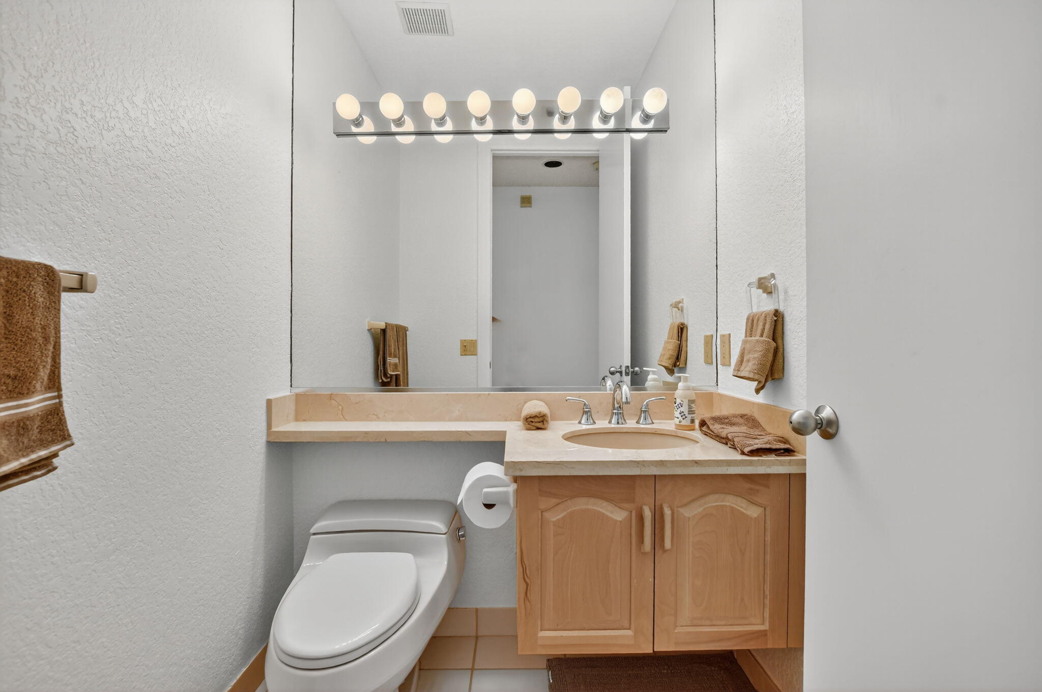 5781 Northwest 24th Avenue, Unit 902 Boca Raton, FL 33496 - Photo 39 of 72 Half-bath