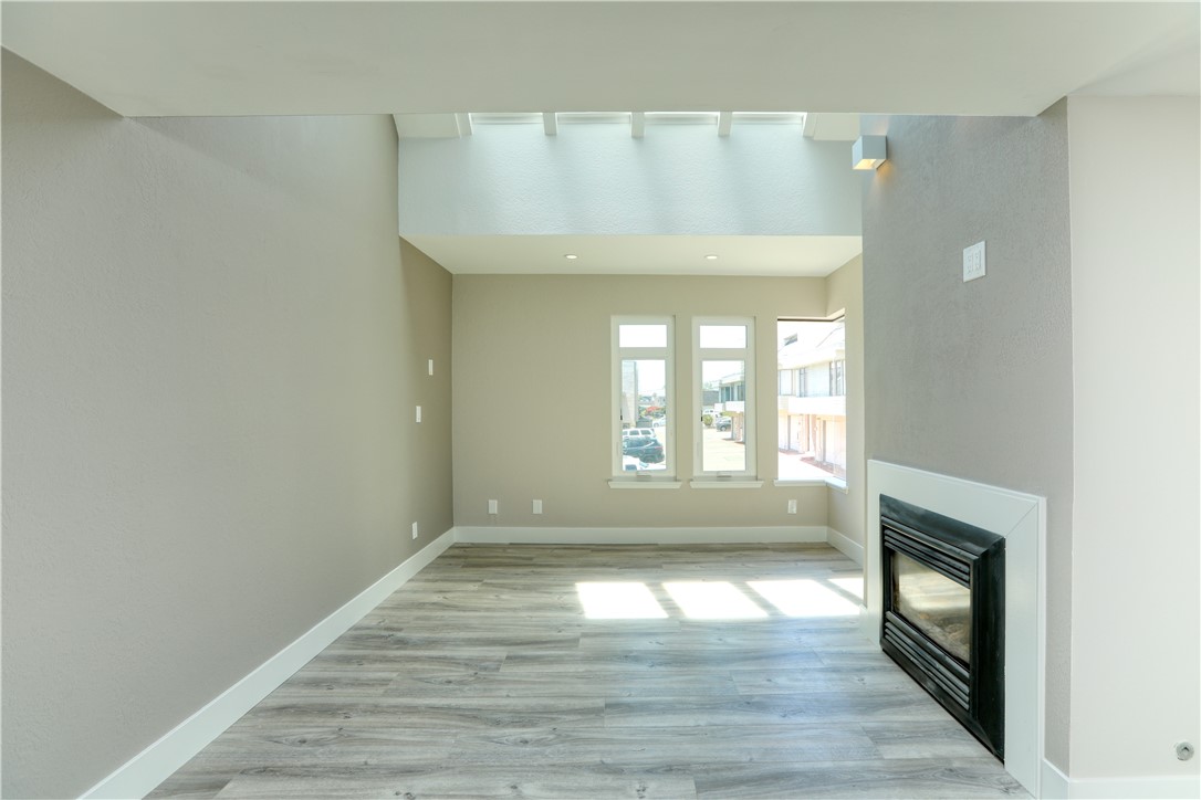 1663 Ramona Avenue Grover Beach, CA 93433 - Photo 11 of 28 Living room