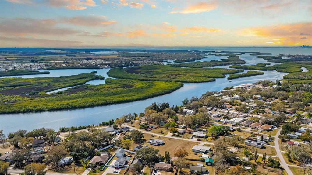 910 Lytle Street Southwest Ruskin, FL 33570 - Photo 17 of 19