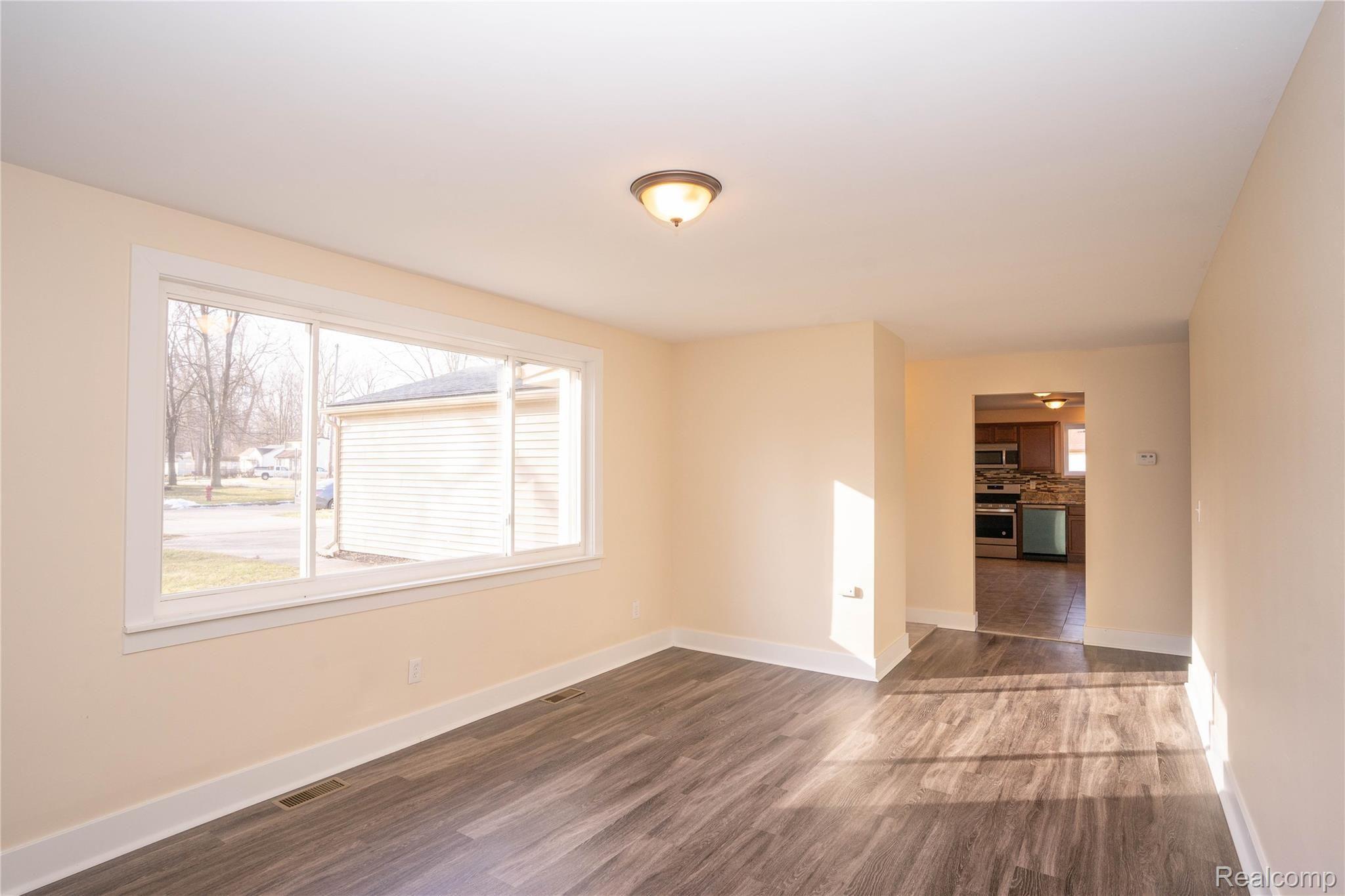 26074 Superior Road Taylor, MI 48180 - Photo 12 of 37 92999603-4E1B-4370-9034-28DF620D23CD.jpeg