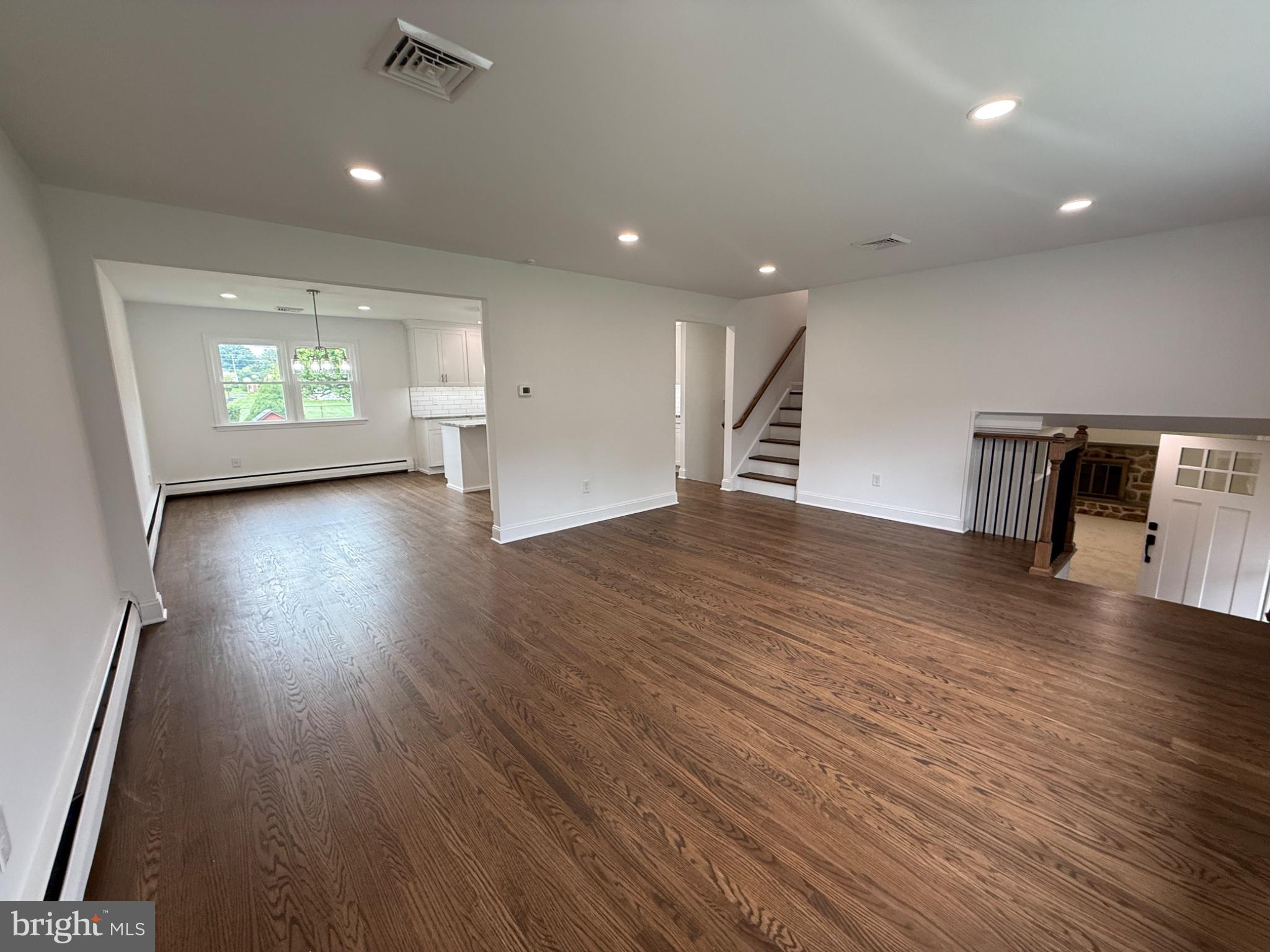 698 Beverly Road Southampton, PA 18966 - Photo 4 of 28 Living Room from front of house
