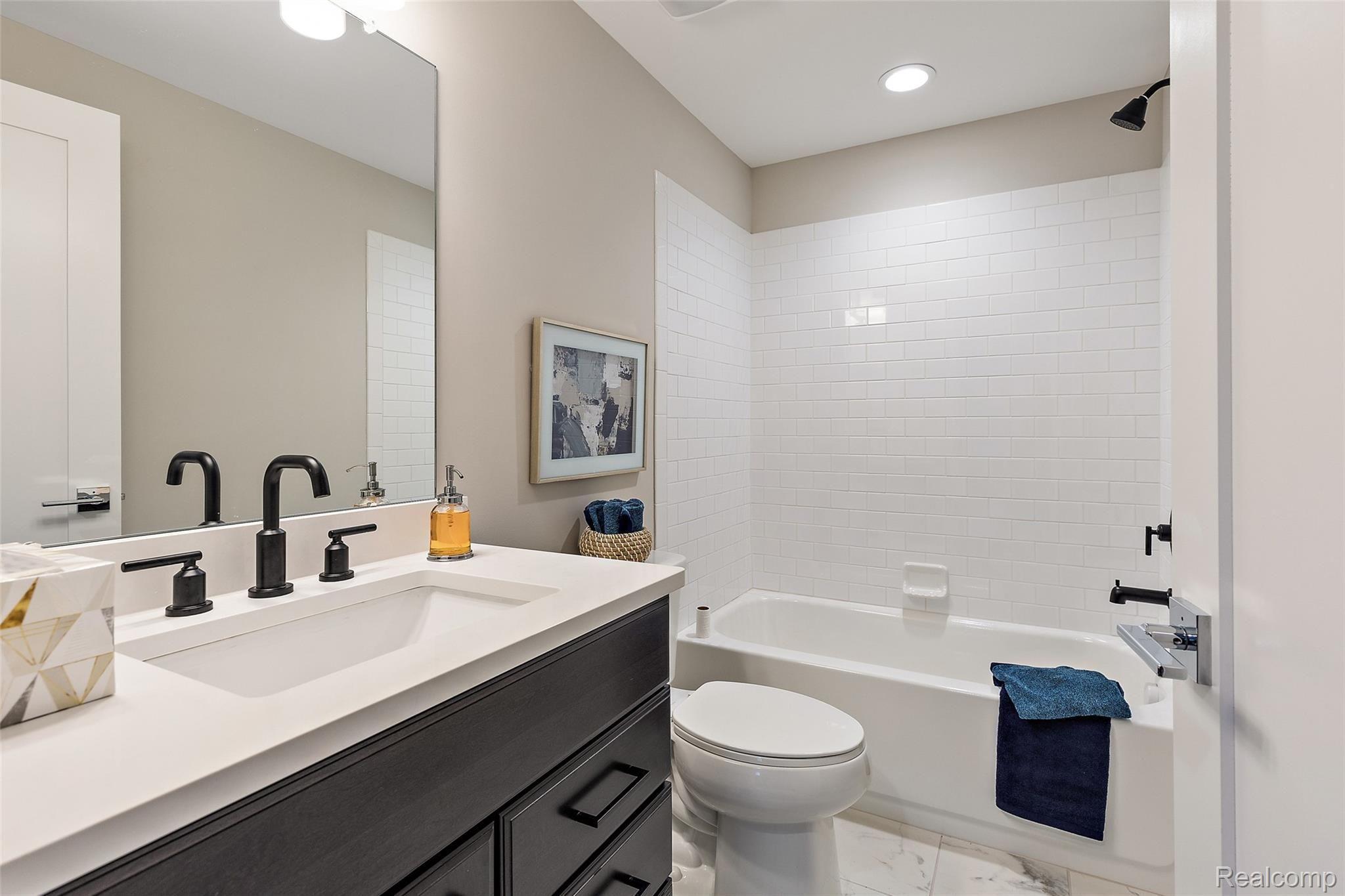 184 Mulberry Lane Rochester, MI 48309 - Photo 48 of 50 2543 Middleton-49.jpg