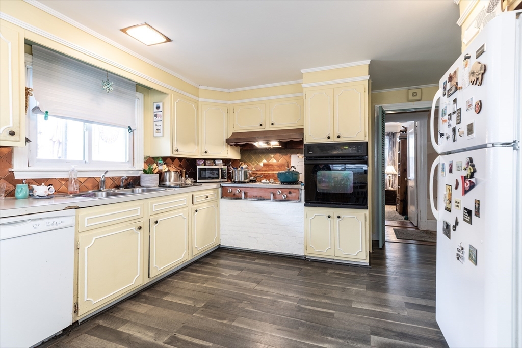 22 Upland Road Winthrop, MA 02152 - Photo 7 of 14