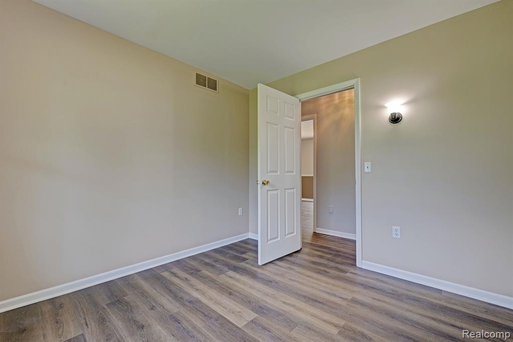 1676 Greenwood Road Lapeer, MI 48446 - Photo 13 of 41 Gallery Image 13
