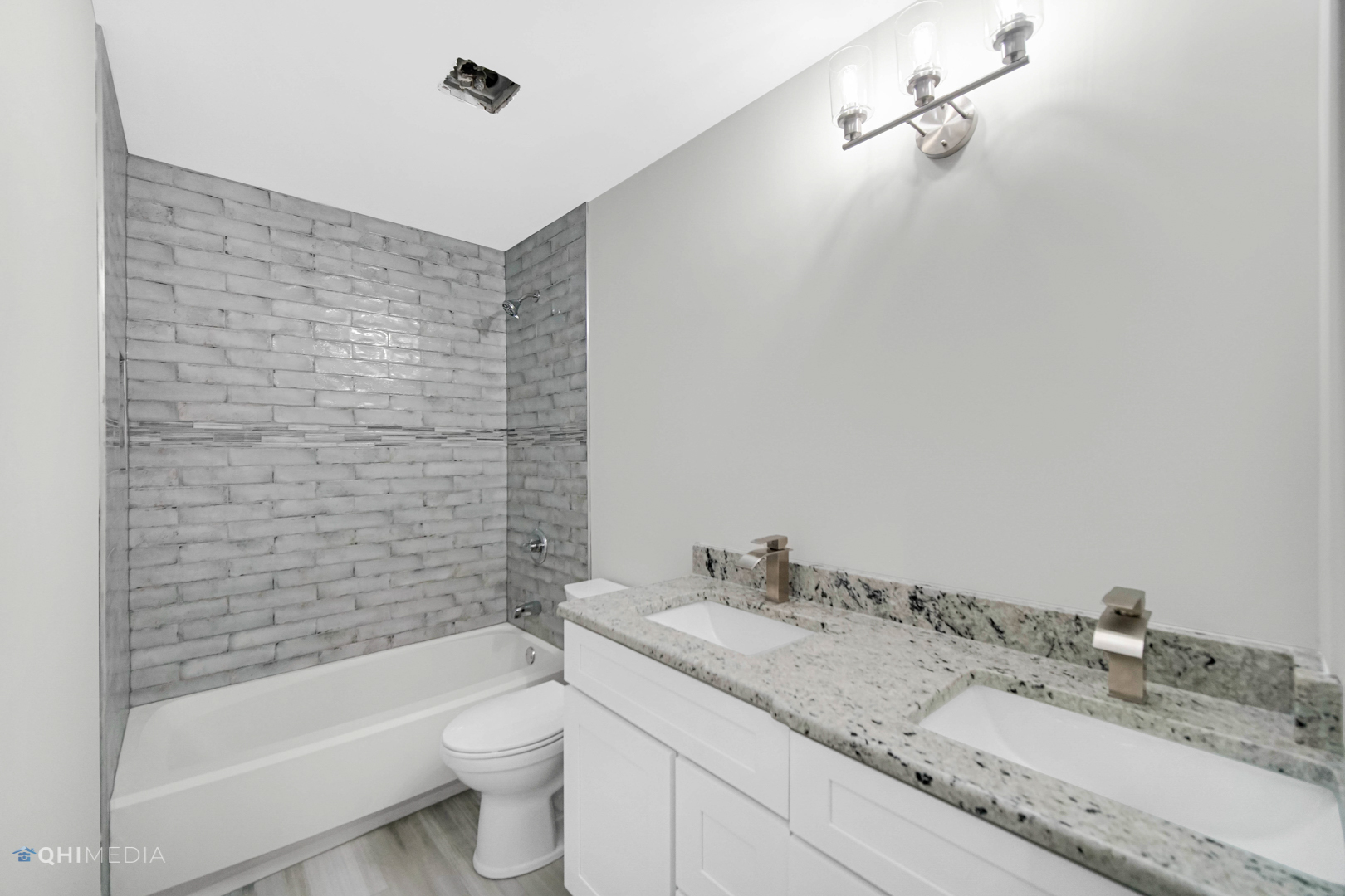 3101 Bennett Place Aurora, IL 60502 - Photo 19 of 30 a bathroom with a granite countertop sink a toilet and bathtub