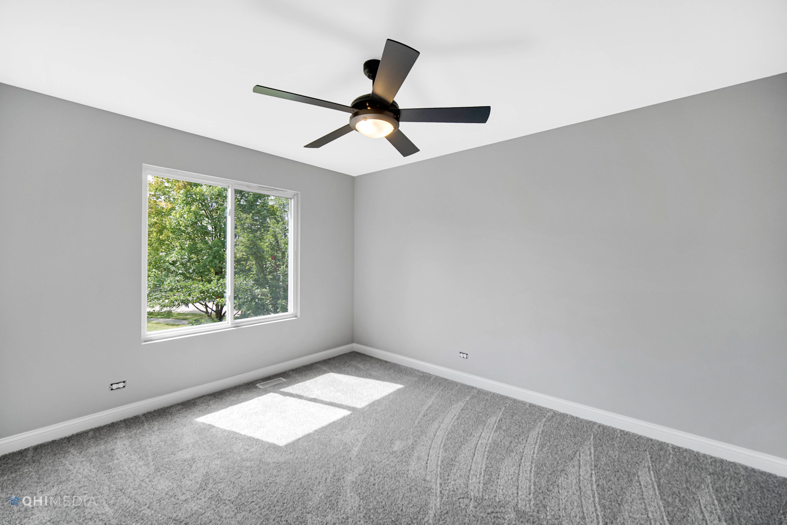 3101 Bennett Place Aurora, IL 60502 - Photo 22 of 30 a view of empty room with ceiling fan