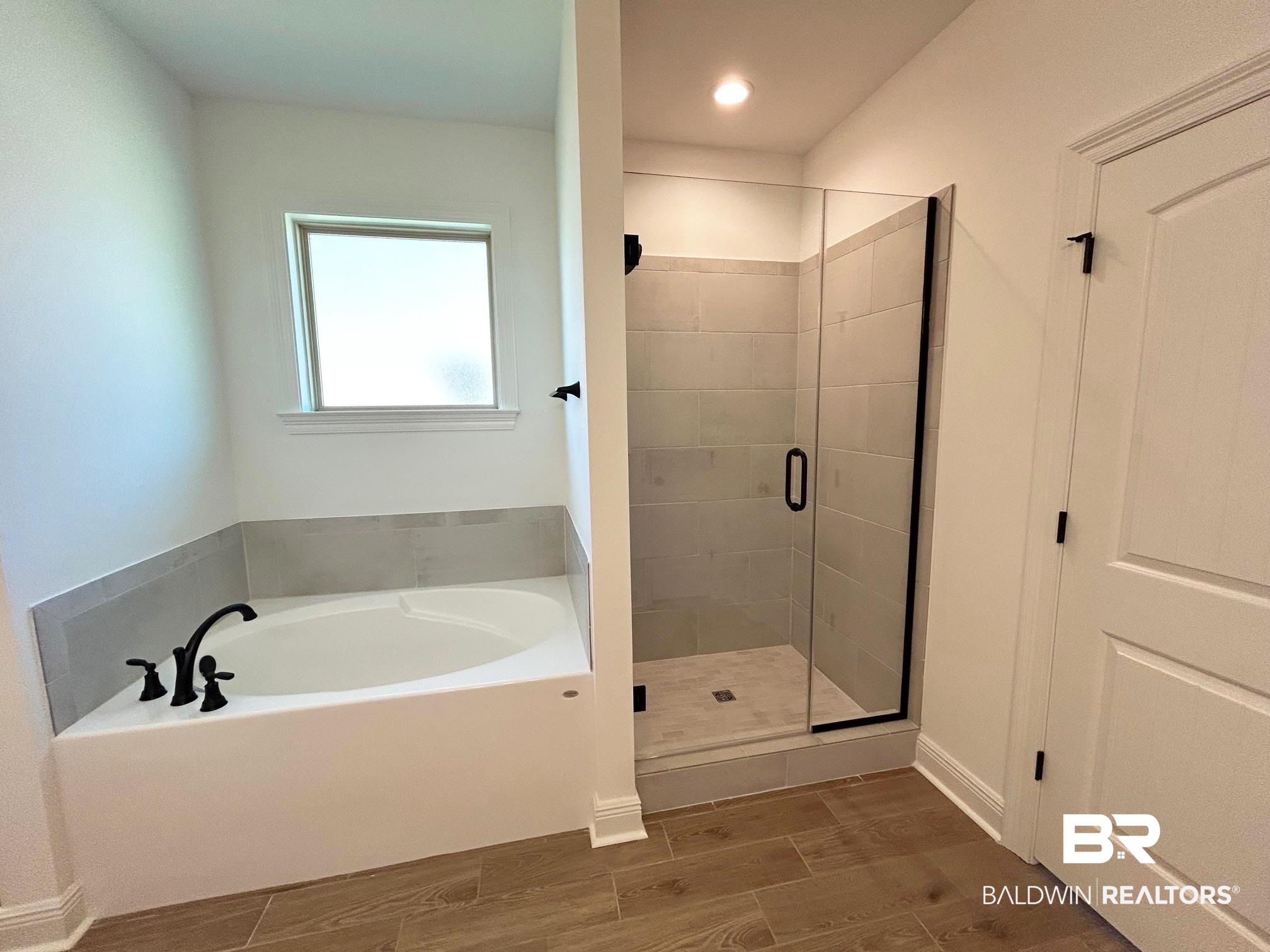 812 Sumter Loop Foley, AL 36535 - Photo 9 of 17 Bathroom with separate shower and tub