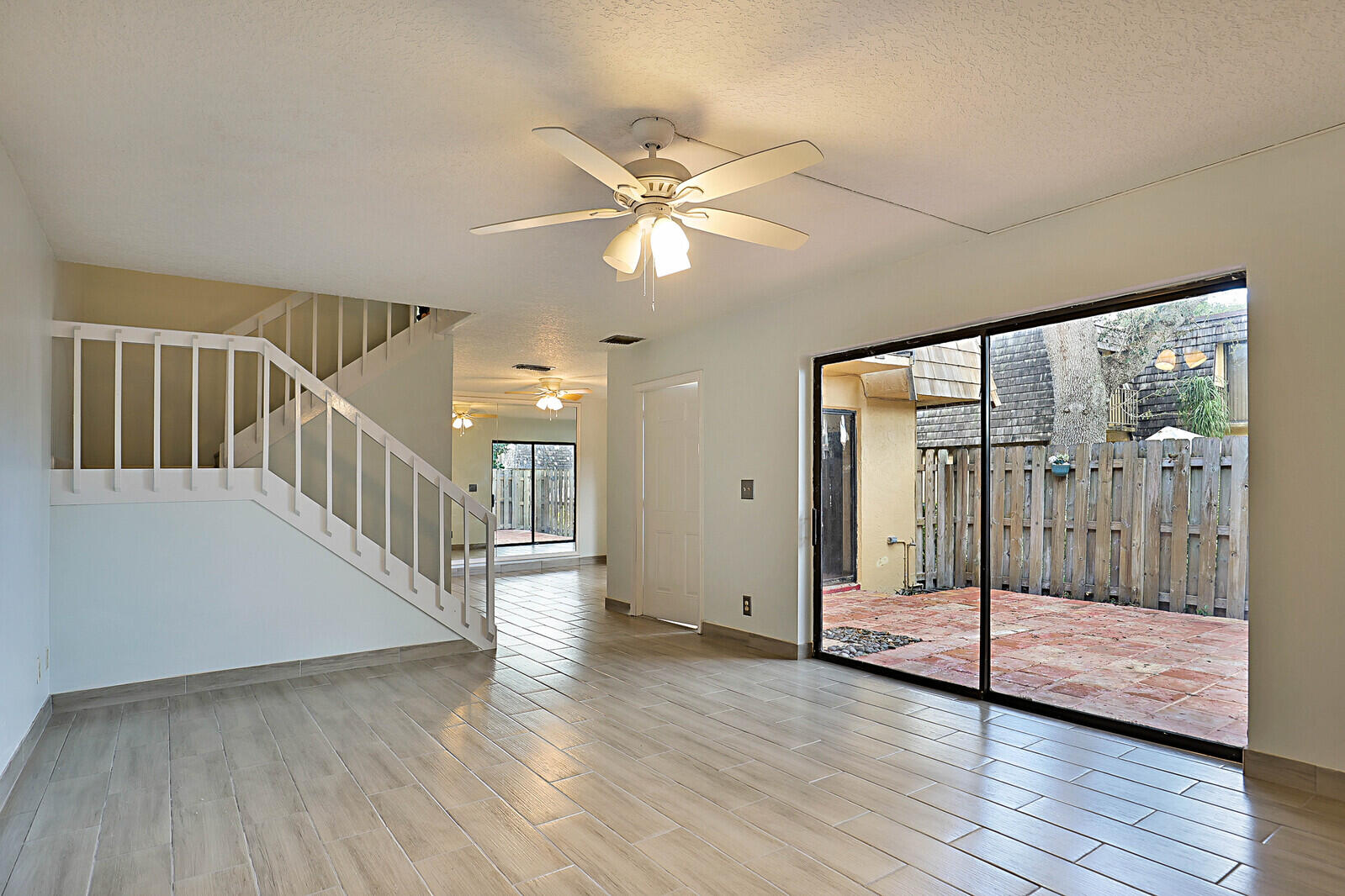 253 Woodland Road Palm Springs, FL 33461 - Photo 9 of 27 05_253_Woodland_Road5_mls