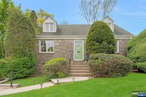 $875,000 | 631 Cooper Avenue, Oradell, NJ 07649