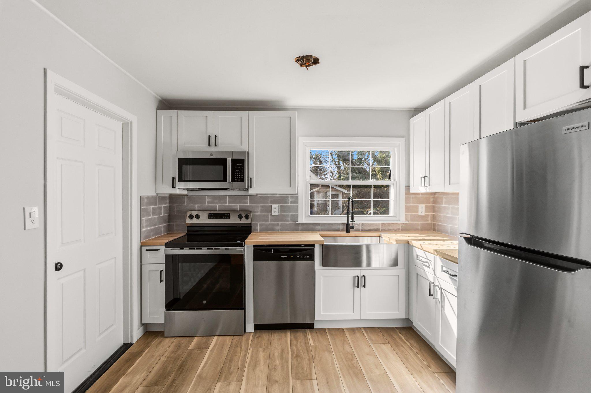 7 Sterling Lane Willingboro, NJ 08046 - Photo 8 of 23 Modern kitchen with sleek finishes.