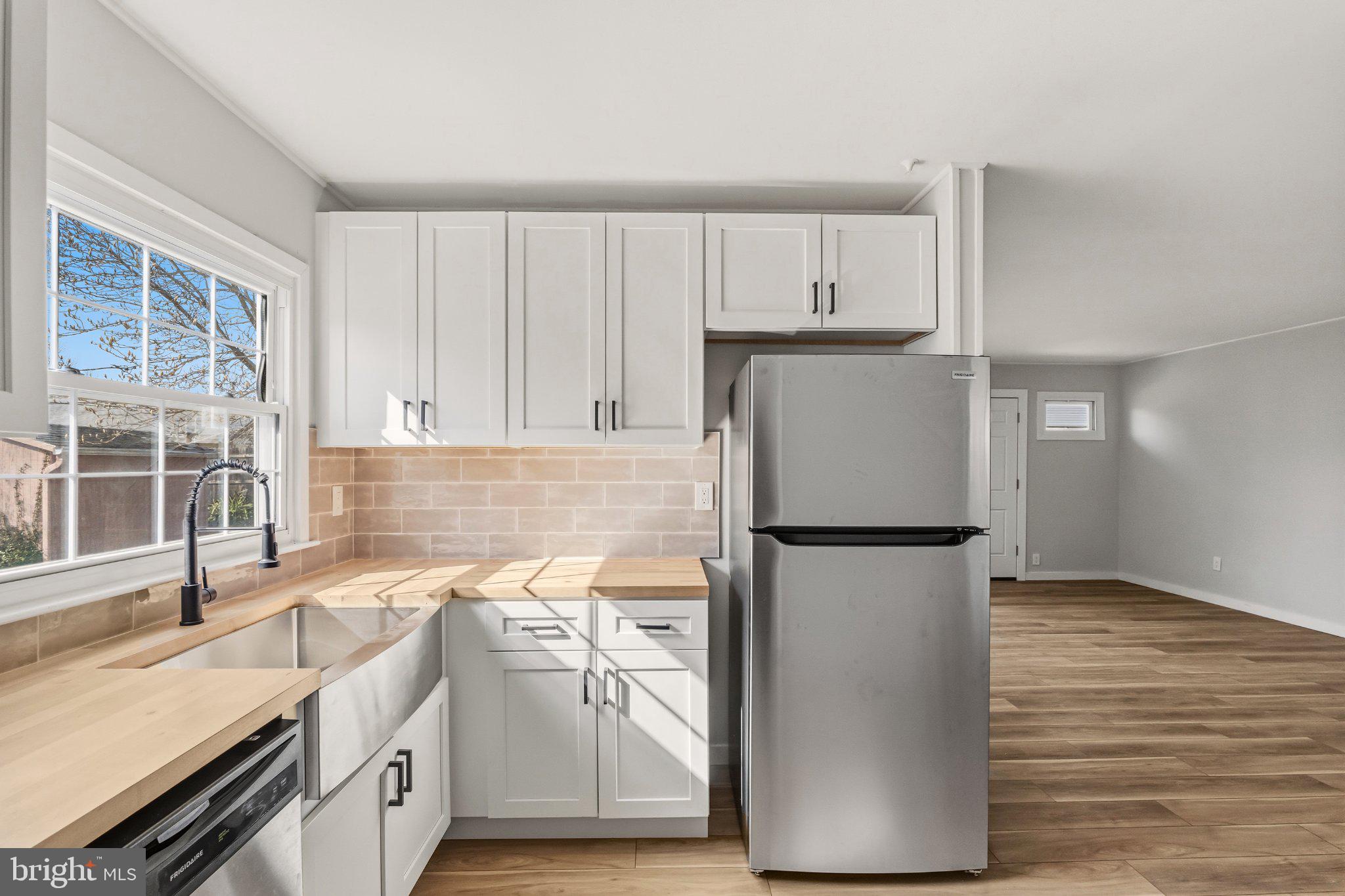 7 Sterling Lane Willingboro, NJ 08046 - Photo 10 of 23 Bright and modern kitchen space.