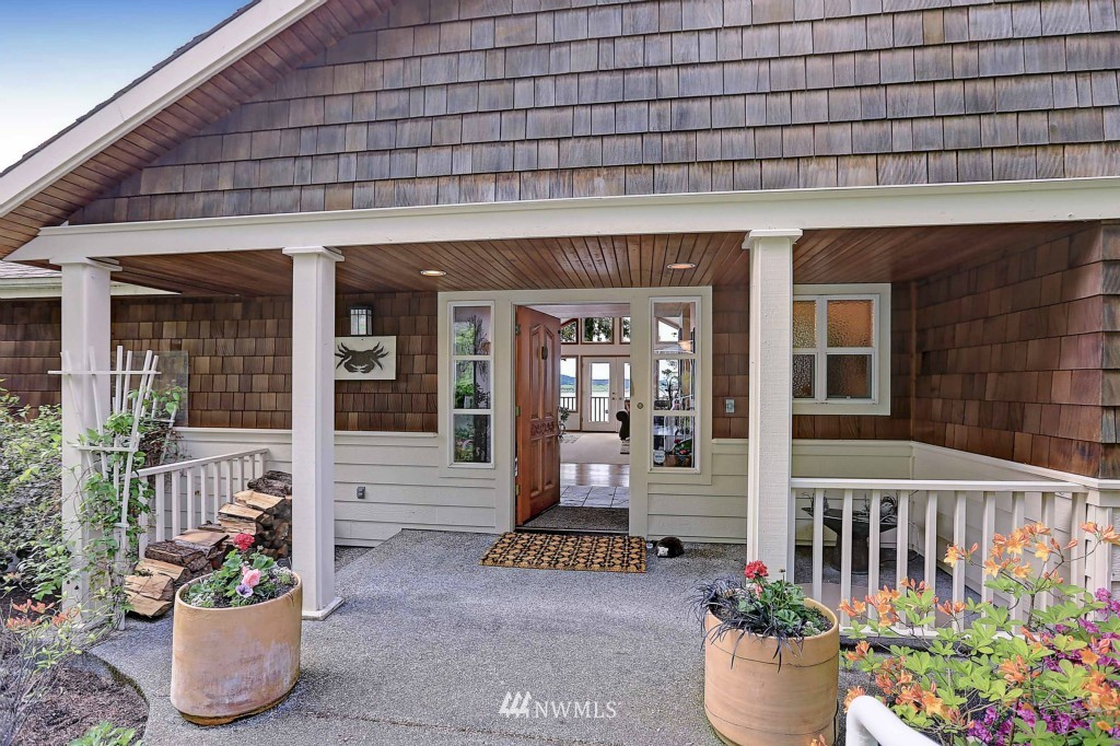 516 Maple Grove Road Camano Island, WA 98282 - Photo 2 of 25 Gallery Image 2