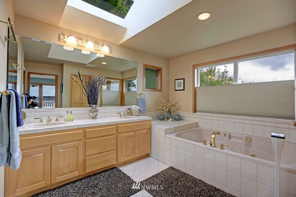 516 Maple Grove Road Camano Island, WA 98282 - Photo 14 of 25 Gallery Image 14