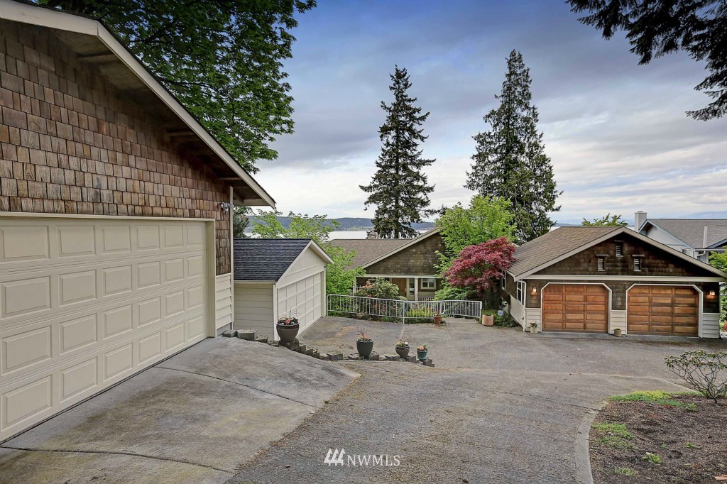 516 Maple Grove Road Camano Island, WA 98282 - Photo 3 of 25 Gallery Image 3
