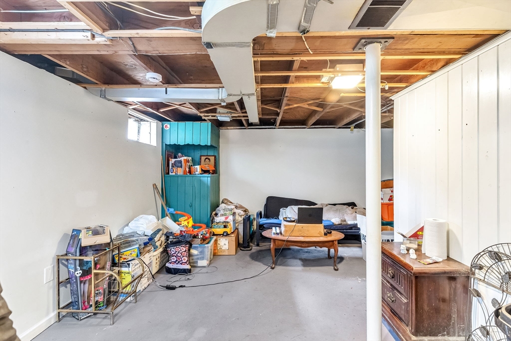 101 Regal Street Springfield, MA 01118 - Photo 21 of 27