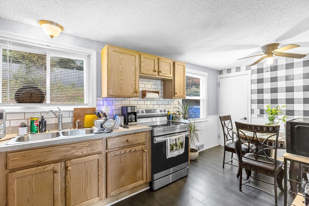 101 Regal Street Springfield, MA 01118 - Photo 8 of 27