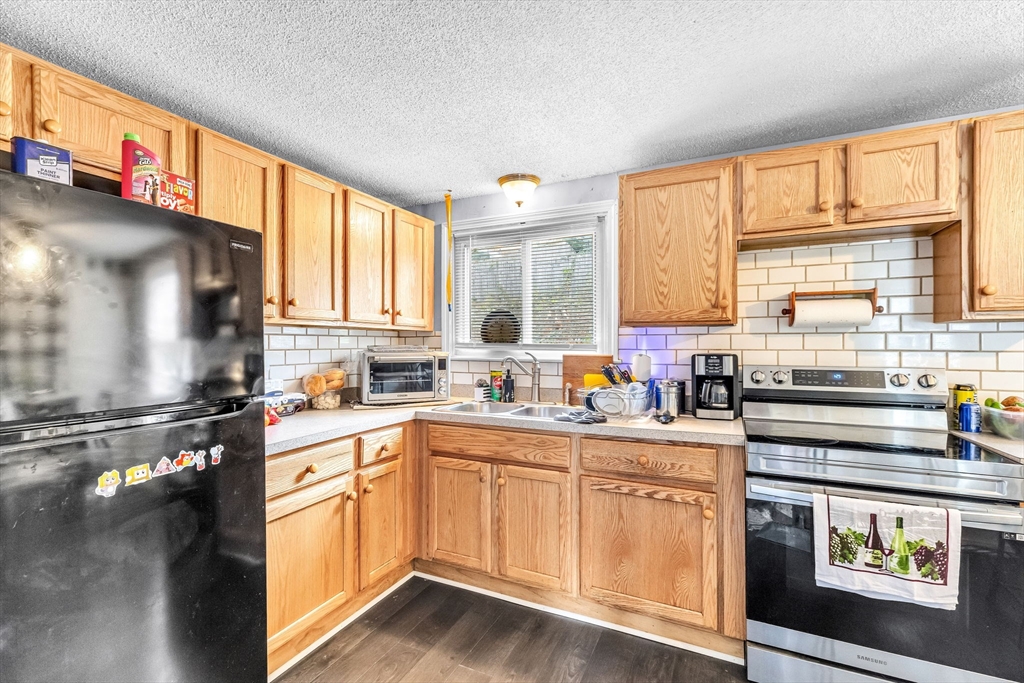 101 Regal Street Springfield, MA 01118 - Photo 10 of 27