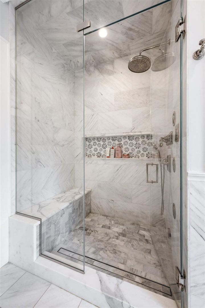 307 Abbotsford Road Kenilworth, IL 60043 - Photo 28 of 57 a bathroom with a shower