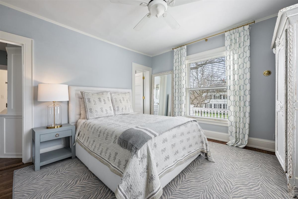 307 Abbotsford Road Kenilworth, IL 60043 - Photo 34 of 57 a bedroom with a bed lamp and a window
