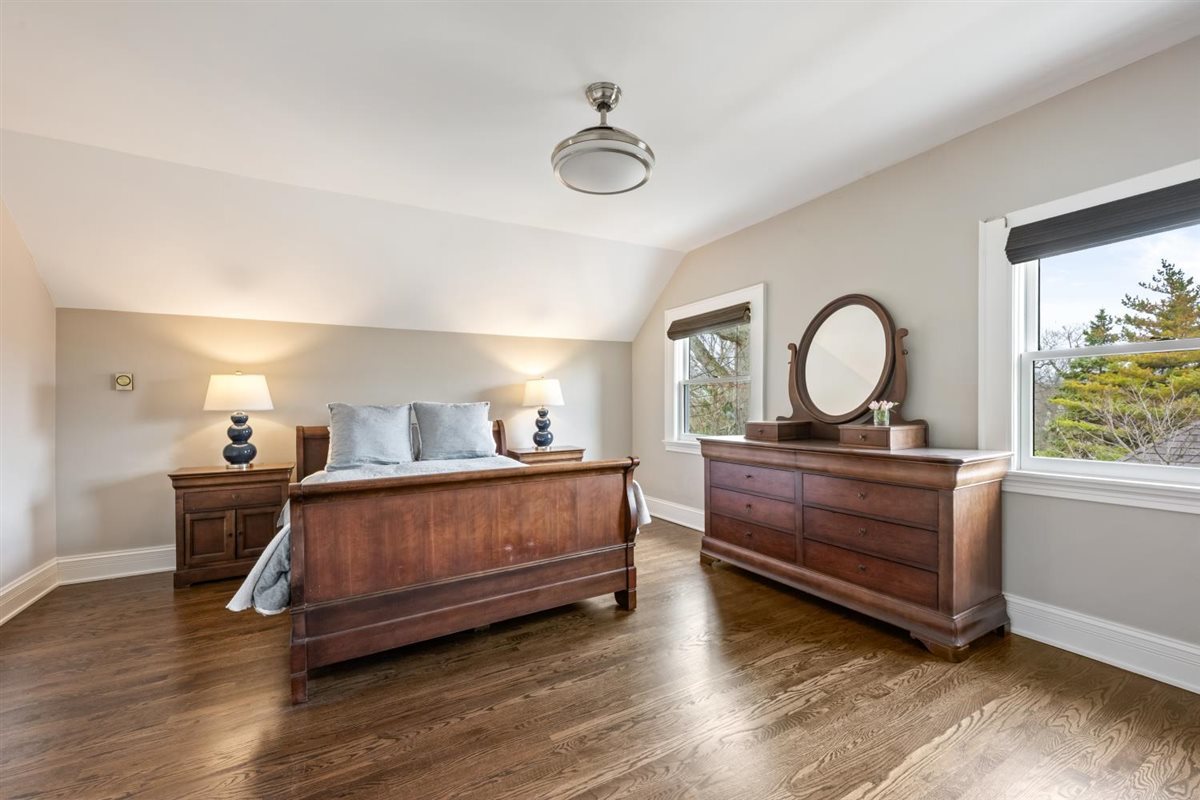 307 Abbotsford Road Kenilworth, IL 60043 - Photo 39 of 57 a bedroom with a bed and wooden floor