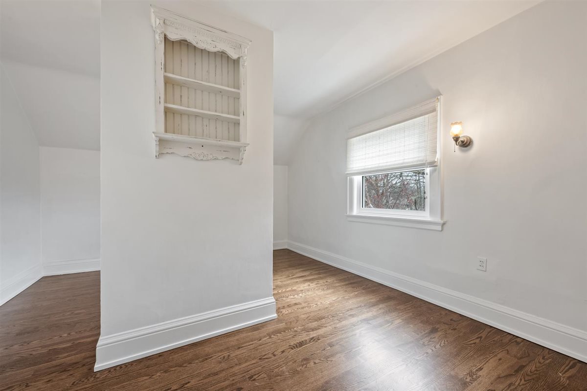 307 Abbotsford Road Kenilworth, IL 60043 - Photo 40 of 57 an empty room with wooden floor and windows