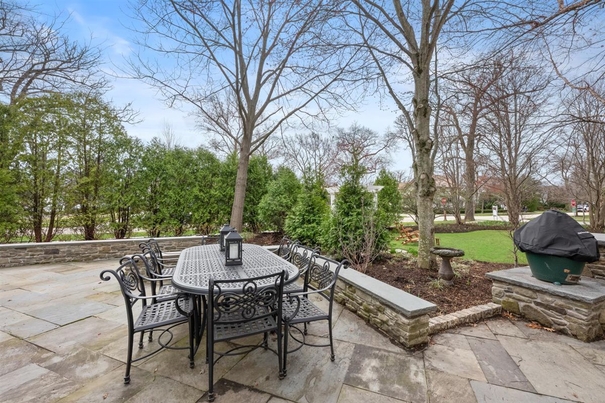 307 Abbotsford Road Kenilworth, IL 60043 - Photo 51 of 57 a view of a patio with table and chairs and potted plants