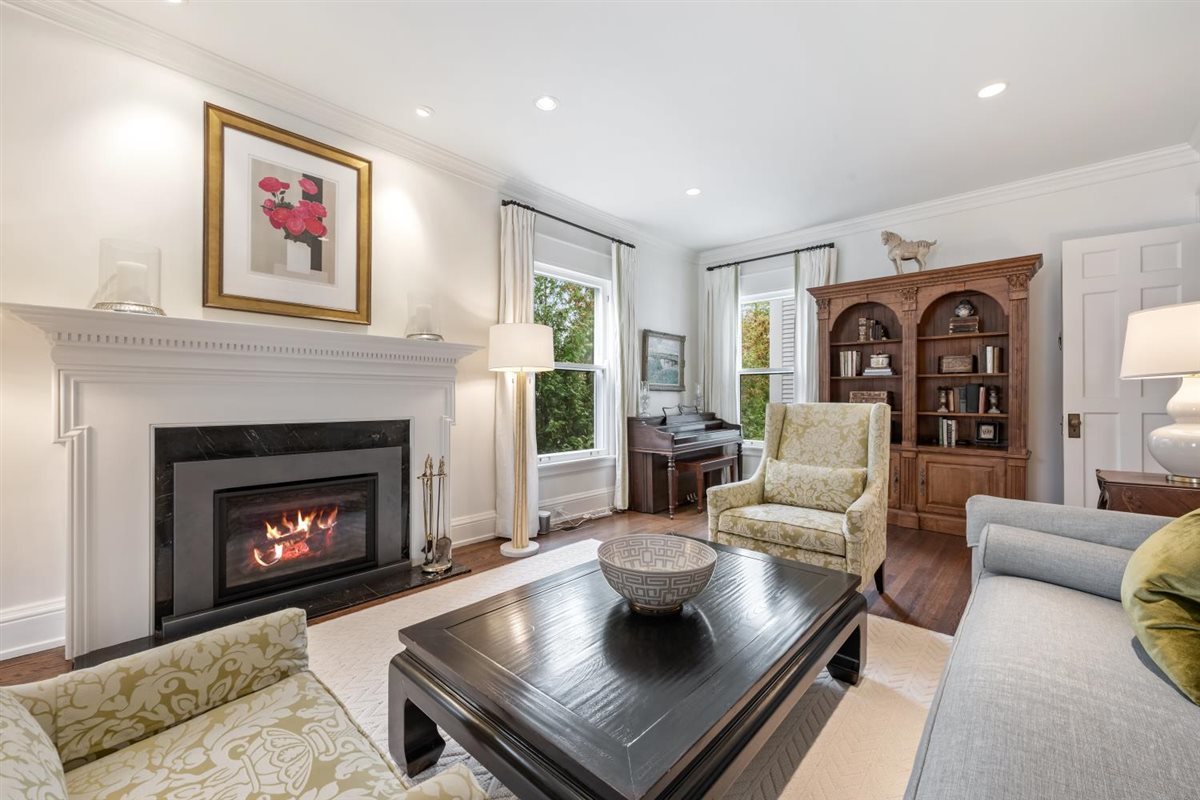 307 Abbotsford Road Kenilworth, IL 60043 - Photo 9 of 57 a living room with furniture and a fireplace