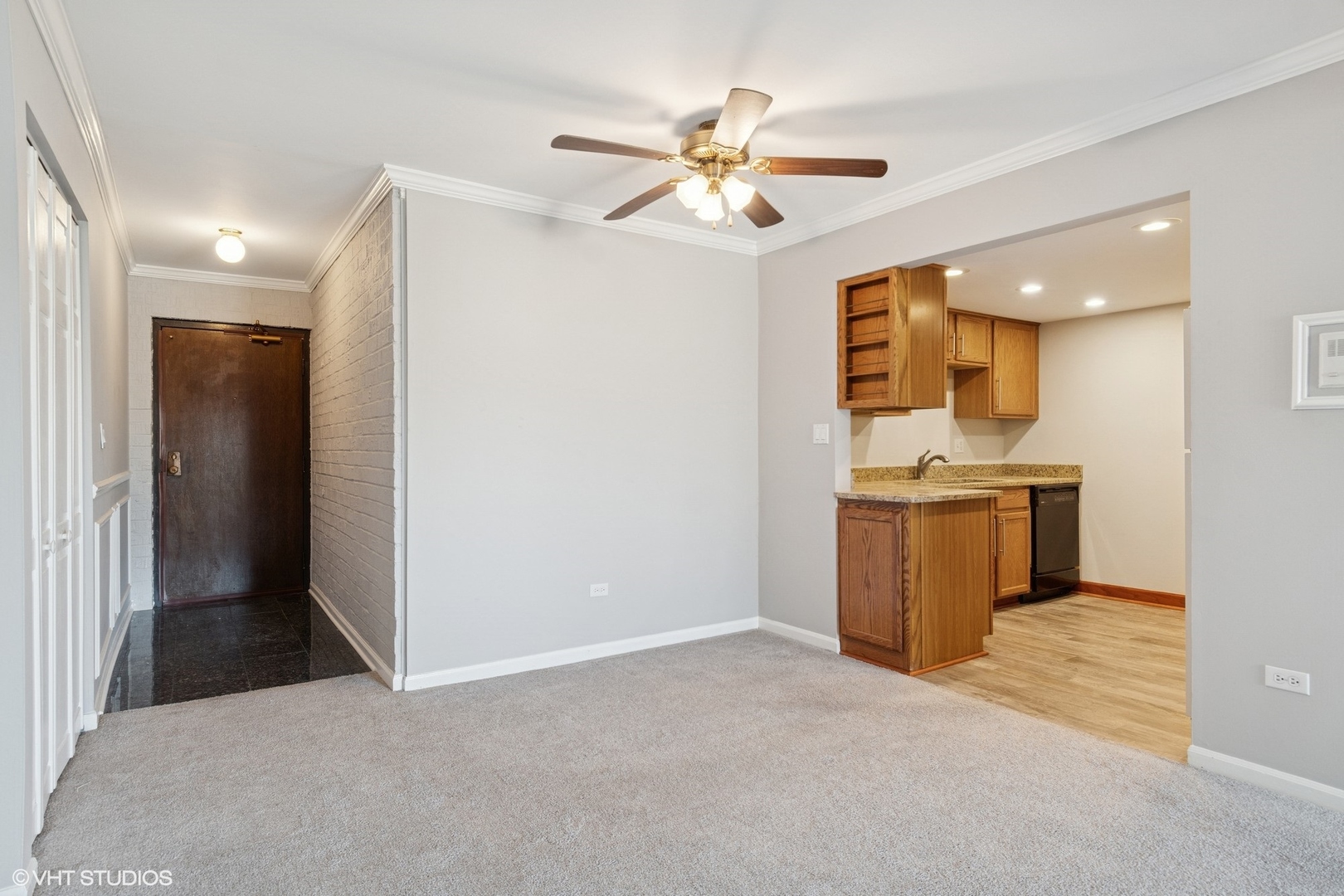 114 East Bailey Road, Unit L Naperville, IL 60565 - Photo 4 of 11